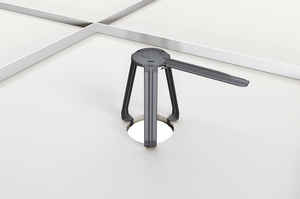 2. Presione los picos contra la placa de yeso para asegurar la estabilidad de SpotClip-III.