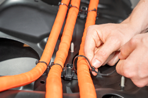 Opaska kablowa montowana na bolec napawany, zewnętrznie ząbkowana, ⌀8.0-26.0 mm