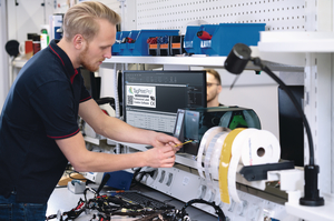 One-step printing of label jobs to one or more printers simultaneously.