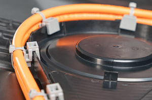 Efficient edge mounting - the EdgeClip ensures reliable cable routing along the panel edges without drilling.