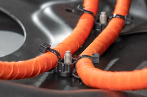 he parallel cable routing is securely mounted on a stud to ensure stable installation.