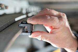 The Heavy Duty EdgeClip attaches firmly to the edge — vibration-resistant and built to perform in demanding environments.