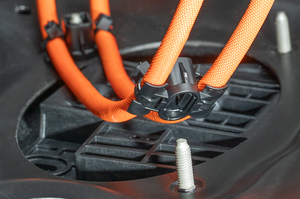 Fastening ties for parallel laying of 5–6 mm bolts, for secure guidance of several sleeved cables in a stable, side-by-side arrangement and for vibration-proof fastening to the plate.