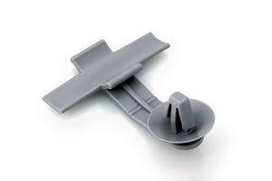 Uchwyty Stand Off umożliwiają prowadzenie wiązki z określonym odstępem od otworów mocujących.