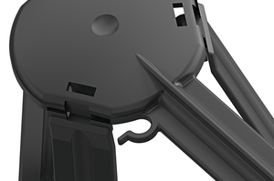 Posee un retenedor para fijar el cable de alimentación en la parte superior.