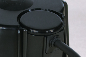 Usando el tapón y el pasacables del SpotClip-Box, éste queda cerrado de manera hermética.