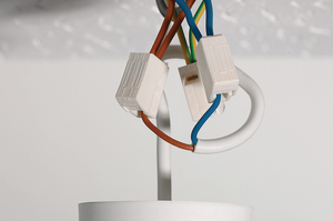 Quick installation and release of lights with HelaCon Lux.