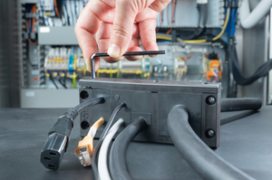 Modular application for both insert sizes (S and L).