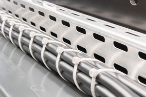 Fascette in PA66V0 ritardante di fiamma.