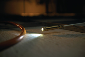 De lamp van de Cable Scout+ is perfect voor het inspecteren van holle ruimten.