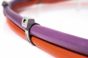 La testa sagomata occupa meno spazio di installazione, necessita di una bassa forza di inserimento e offre un'ottima tenuta.