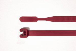 Collier rouge de la série Q.