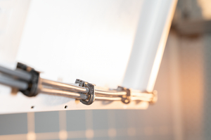 EdgeClip voor directe bevestiging van maximaal twee PV kabels.