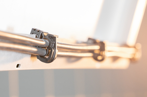 EdgeClip voor directe bevestiging van maximaal twee PV kabels.