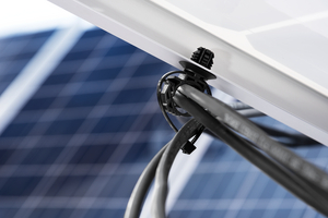 Time saving with LOC-Series cable management.