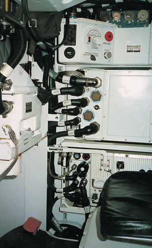 Pièces moulées à angle droit de faible encombrement pour une application militaire