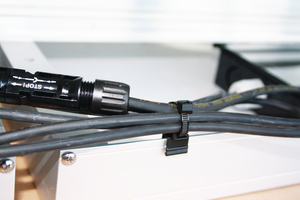 Einfaches Kabelmanagement auf Modulebene an der Oberseite einer Kante.