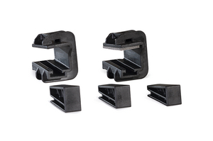 Nasze dwa zaciski Beam clamps z trzema różnymi klinami przeznaczonymi do różnych grubości blach.