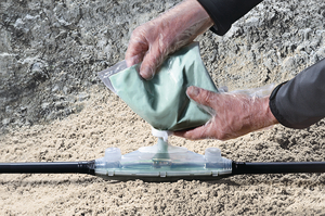 The filling nozzle in combination with the adapter makes filling the joint very easy and efficient.