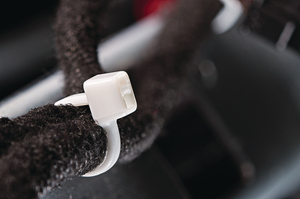 Weiße Kabelbinder der T-Serie für erhöhte Brandschutzanforderungen (PA66V0).