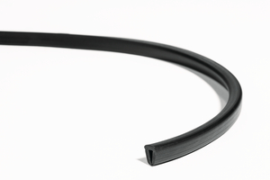 Coupez facilement à la bonne longueur avec des ciseaux, ce qui réduit le stock et élimine les déchets.