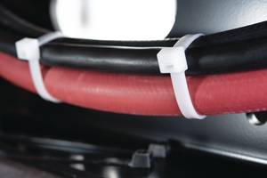 Hochbelastbare Kabelbinder der T-Serie verfügen über eine Innenverzahnung, die einen sicheren Halt von Draht- und Kabelbündeln gewährleistet.