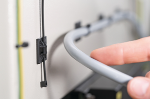 SolidTack-Series QM - Cable Tie Mounts with high performance adhesive; screwable or self adhesive versions. Perfect for combination with T-series cable ties.