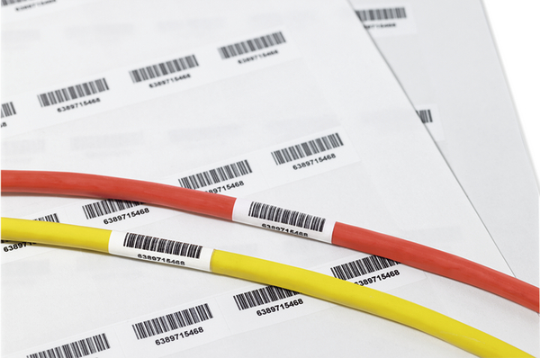 Helatag sorgt für die dauerhafte Kennzeichnung von Kabeln mit Barcodes.