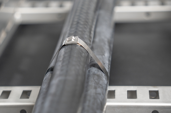 250 Stück Kabelbinder Grau, 5×250 mm Premium Nylon Kunststoff Drahtbinder  mit 22kg Zugfestigkeit, für Zur Ordnung von Kabeln, Gartenarbeit, Hause, im  Büro, der Garage : : Baumarkt